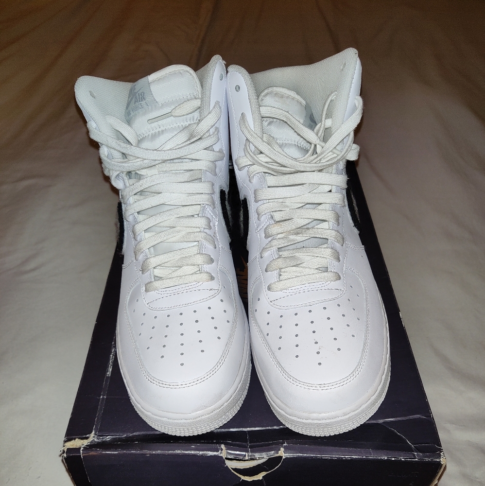 Men's Nike air force one while w/ black/gray logo